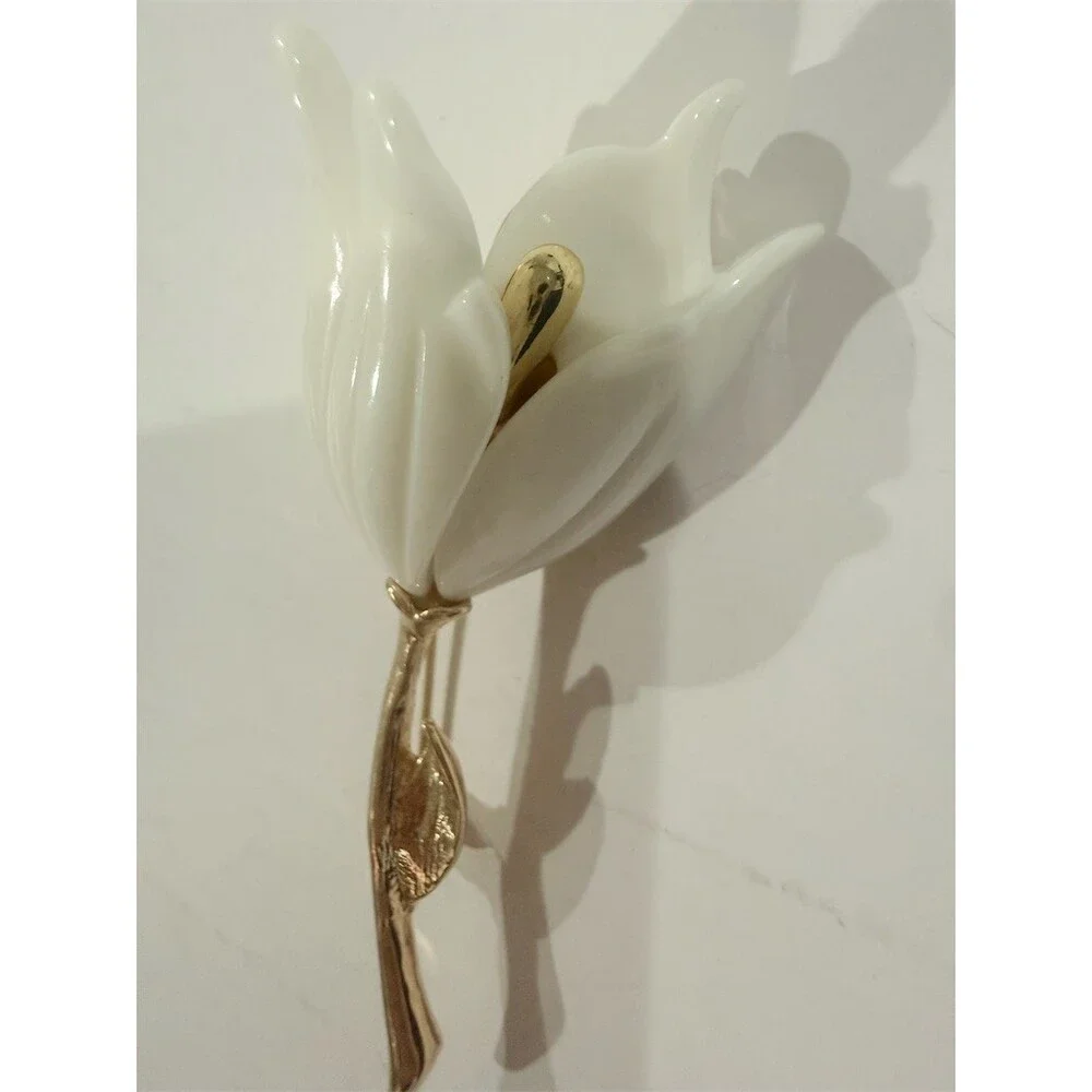 Monet Tulip Flower Brooch Pin Gold White Resin Vintage Signed 3 in cute gift